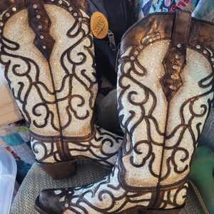 Women's Western Heeled Boots - Brown and Cream